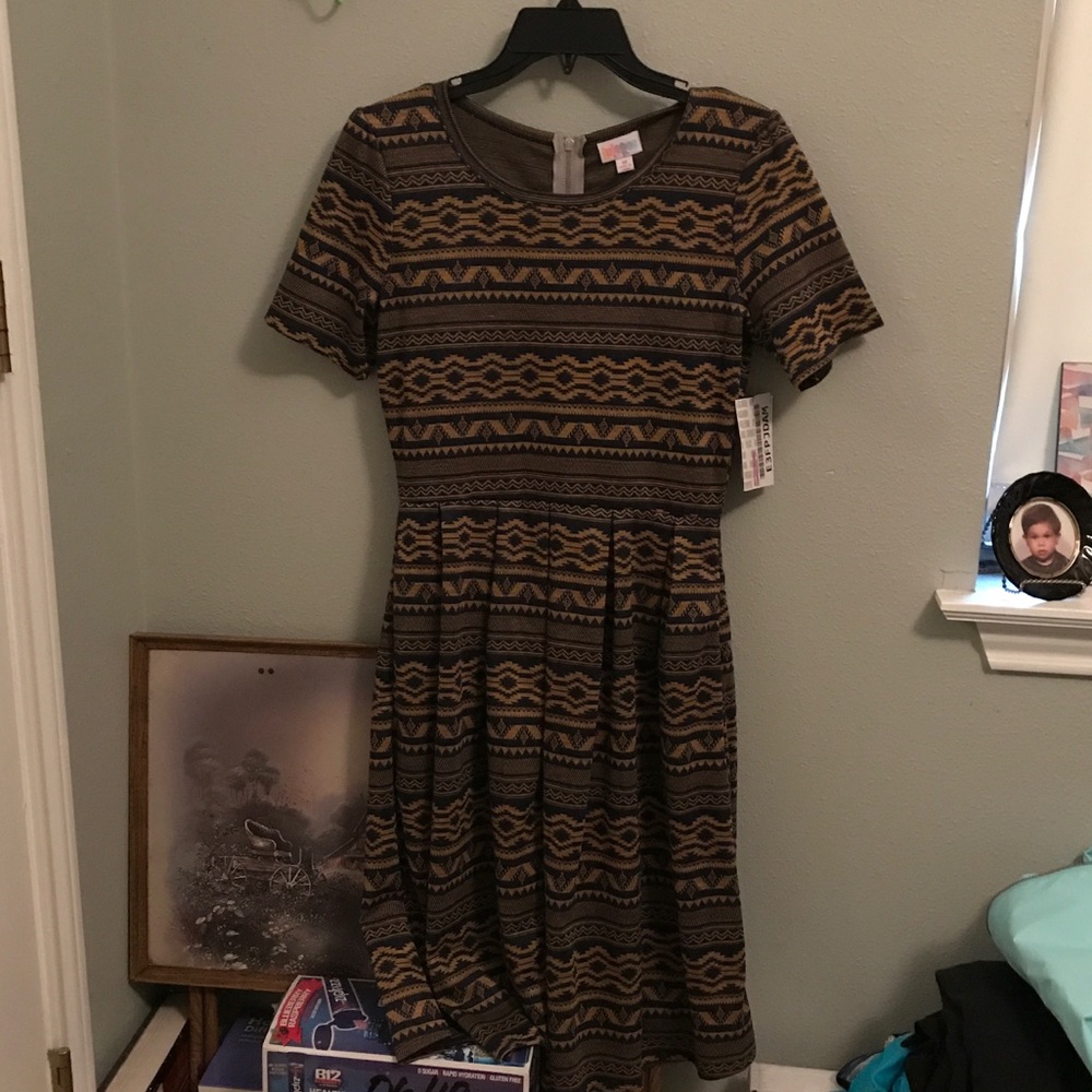Medium Amelia LuLaRoe
